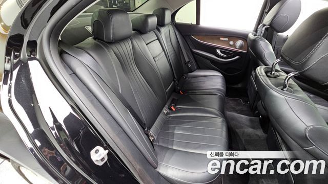 Mercedes-Benz E-Class (W213) E300 4MATIC Exclusive 2020 — фото 11