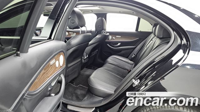Mercedes-Benz E-Class (W213) E300 4MATIC Exclusive 2020 — фото 12