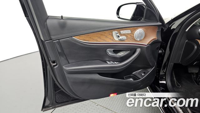 Mercedes-Benz E-Class (W213) E300 4MATIC Exclusive 2020 — фото 24