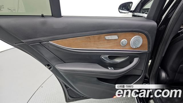 Mercedes-Benz E-Class (W213) E300 4MATIC Exclusive 2020 — фото 25