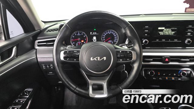 Kia K5 (III) 2.0 Trendy 2023 — фото 17