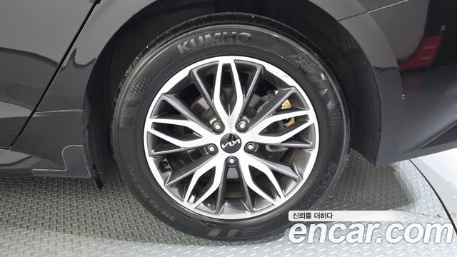 Kia K5 (III) 2.0 Trendy 2023 — фото 27