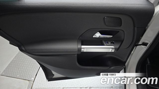Mercedes-Benz EQB (X243) EQB300 4MATIC 2022 — фото 25