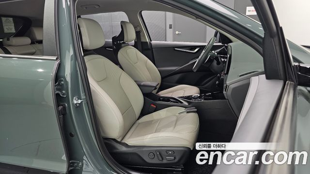 Kia Niro Signature 2022 — фото 12