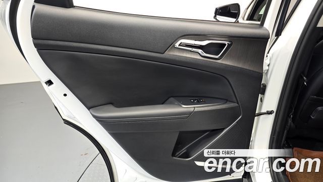 Kia Sportage (V) Gasoline 1.6 Turbo 2WD Signature 2025 — фото 31