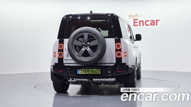 Land Rover Defender (L663) 110 D300 X-Dynamic HSE 2026 — фото 4