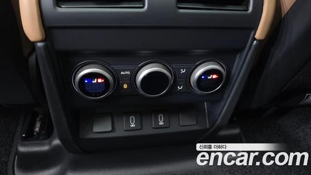 Land Rover Defender (L663) 110 D300 X-Dynamic HSE 2026 — фото 17