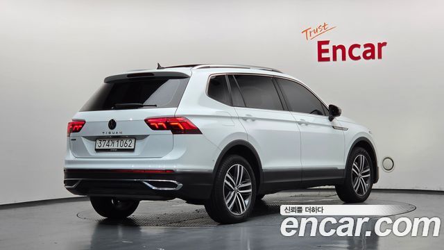 Volkswagen Tiguan Allspace 2.0 TSI Prestige 2024 — фото 2