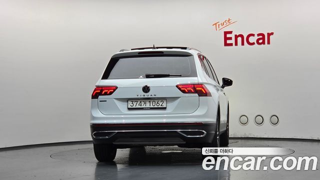 Volkswagen Tiguan Allspace 2.0 TSI Prestige 2024 — фото 4