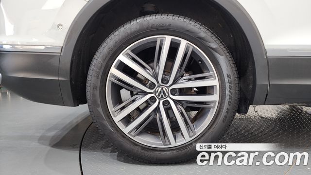 Volkswagen Tiguan Allspace 2.0 TSI Prestige 2024 — фото 5