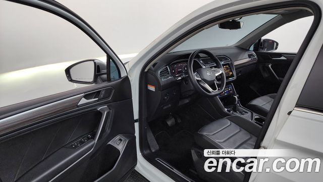 Volkswagen Tiguan Allspace 2.0 TSI Prestige 2024 — фото 10