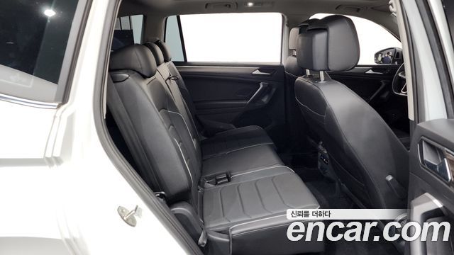 Volkswagen Tiguan Allspace 2.0 TSI Prestige 2024 — фото 11