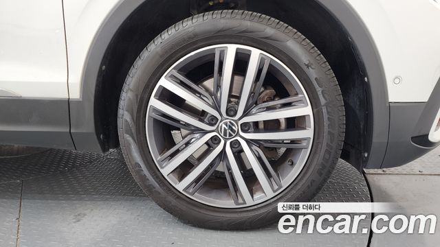 Volkswagen Tiguan Allspace 2.0 TSI Prestige 2024 — фото 21