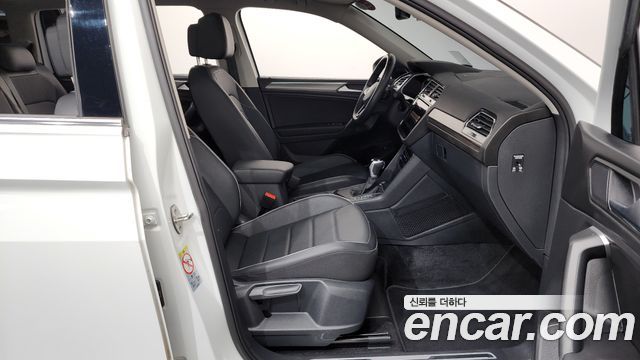 Volkswagen Tiguan Allspace 2.0 TSI Prestige 2024 — фото 26