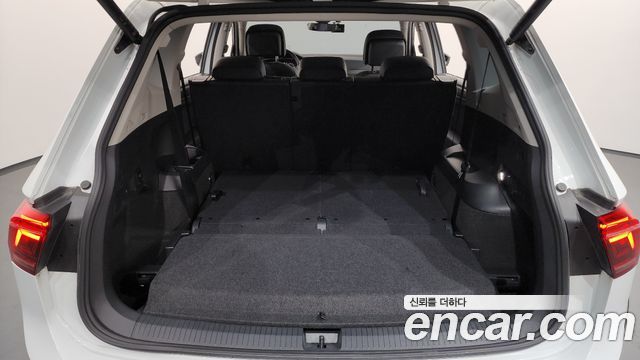 Volkswagen Tiguan Allspace 2.0 TSI Prestige 2024 — фото 27