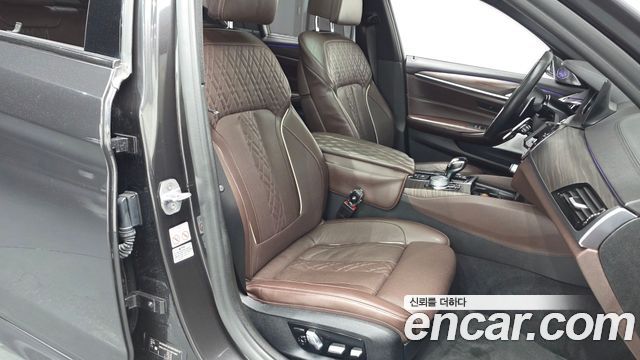 BMW 5 Series (G30) 520d xDrive M Sport Package Plus 2018 — фото 11