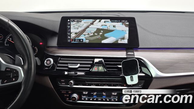 BMW 5 Series (G30) 520d xDrive M Sport Package Plus 2018 — фото 14