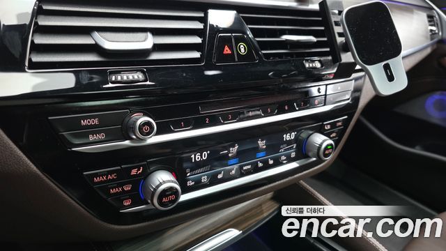 BMW 5 Series (G30) 520d xDrive M Sport Package Plus 2018 — фото 18