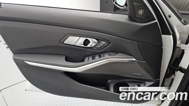 BMW 3 Series (G20) 320i M Sport 2025 — фото 24