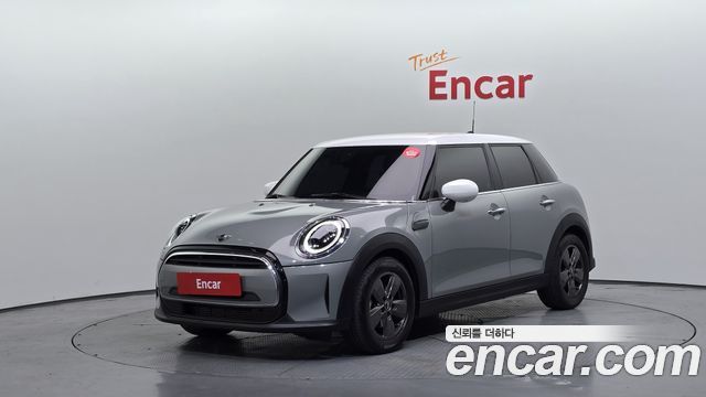 MINI Cooper 5Door Classic Third Generation 2023 — фото 1