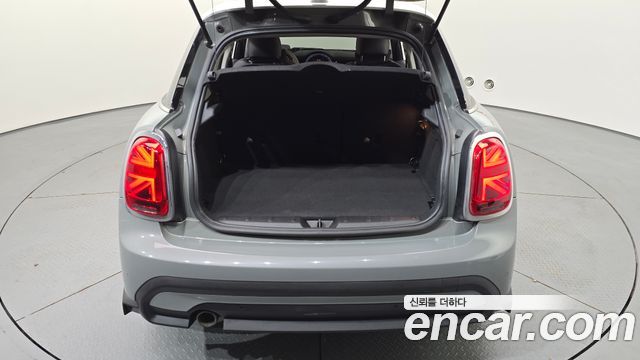 MINI Cooper 5Door Classic Third Generation 2023 — фото 16