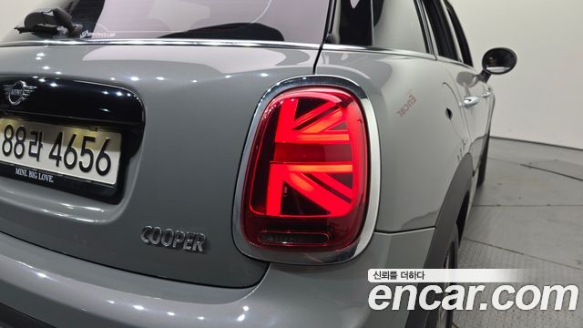 MINI Cooper 5Door Classic Third Generation 2023 — фото 23