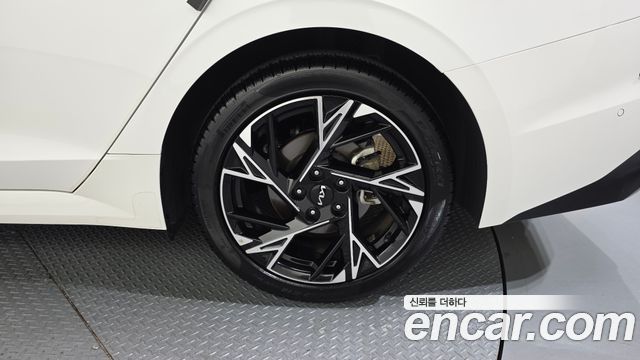 Kia K5 (III) 2.0 Noblesse 2024 — фото 21