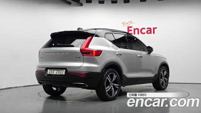 Volvo XC40 T4 R-Design 2019 — фото 2