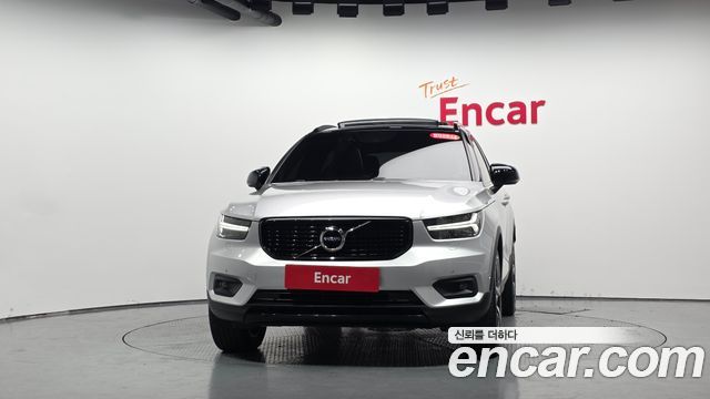 Volvo XC40 T4 R-Design 2019 — фото 3
