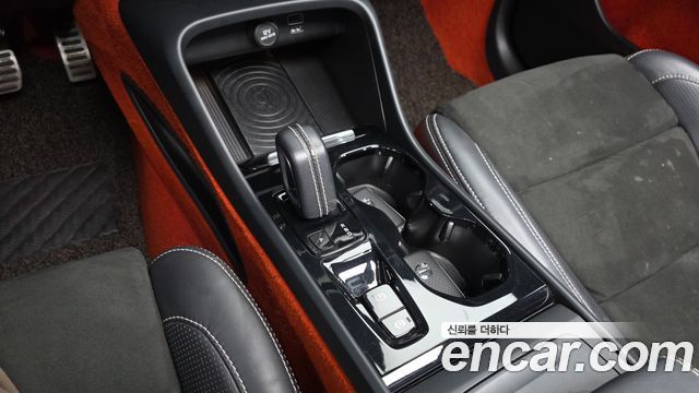 Volvo XC40 T4 R-Design 2019 — фото 9