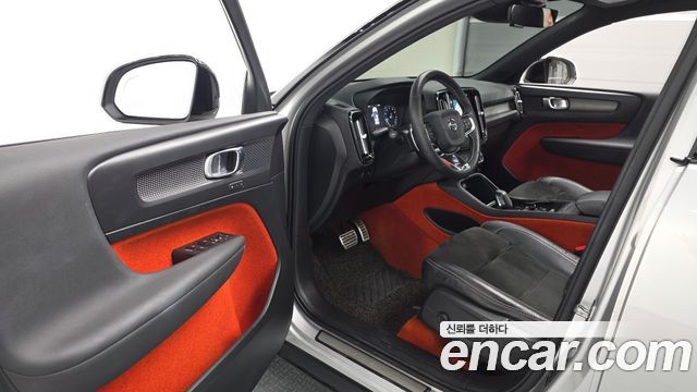 Volvo XC40 T4 R-Design 2019 — фото 10
