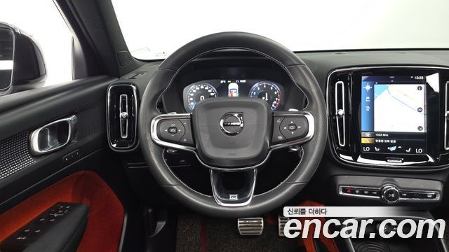 Volvo XC40 T4 R-Design 2019 — фото 16