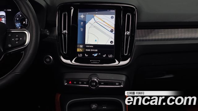 Volvo XC40 T4 R-Design 2019 — фото 17