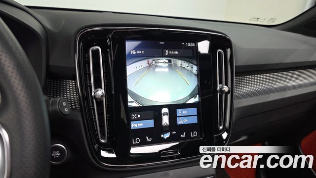Volvo XC40 T4 R-Design 2019 — фото 18