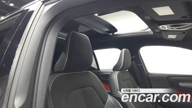 Volvo XC40 T4 R-Design 2019 — фото 20