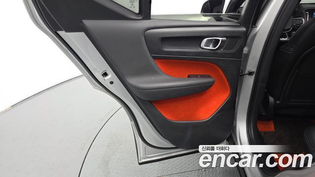 Volvo XC40 T4 R-Design 2019 — фото 31