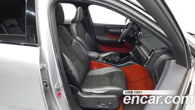 Volvo XC40 T4 R-Design 2019 — фото 32