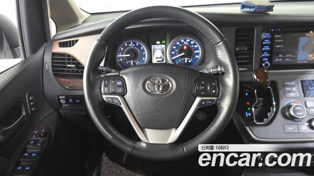 Toyota Sienna 3.5 AWD 2020 — фото 14