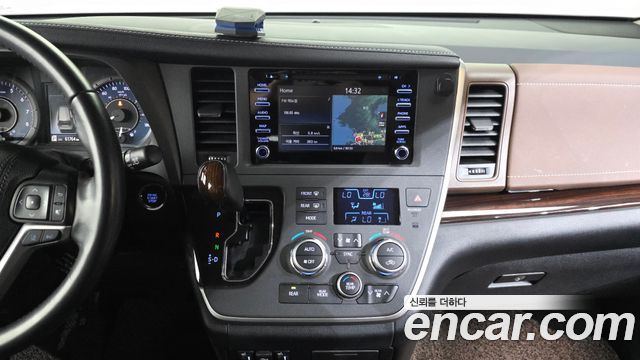 Toyota Sienna 3.5 AWD 2020 — фото 15