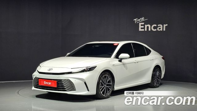 Toyota Camry (XV80) 2.5 XLE Hybrid 2025 — фото 1