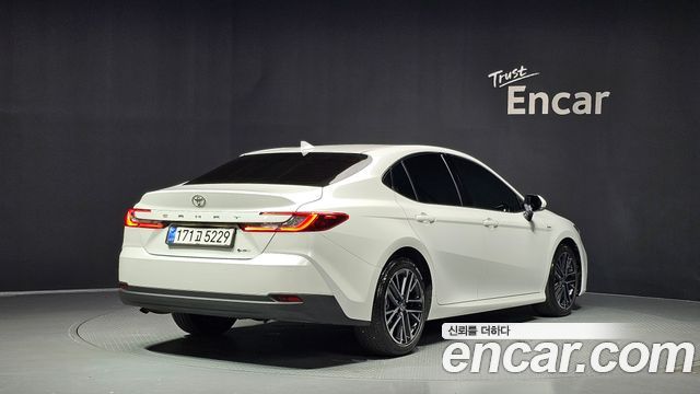 Toyota Camry (XV80) 2.5 XLE Hybrid 2025 — фото 2