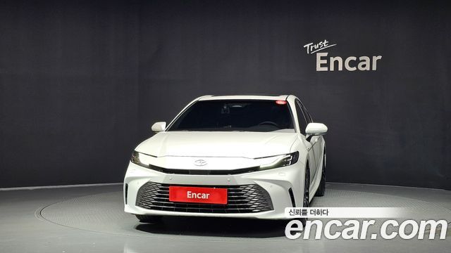 Toyota Camry (XV80) 2.5 XLE Hybrid 2025 — фото 3