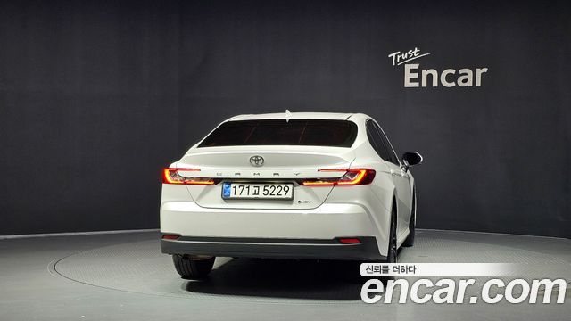 Toyota Camry (XV80) 2.5 XLE Hybrid 2025 — фото 4