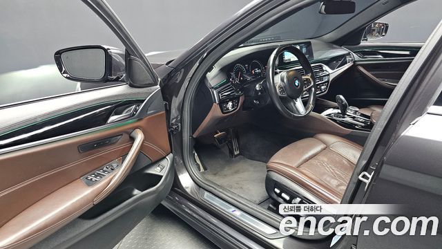 BMW 5 Series (G30) 520d xDrive M Sport Package Plus 2018 — фото 10