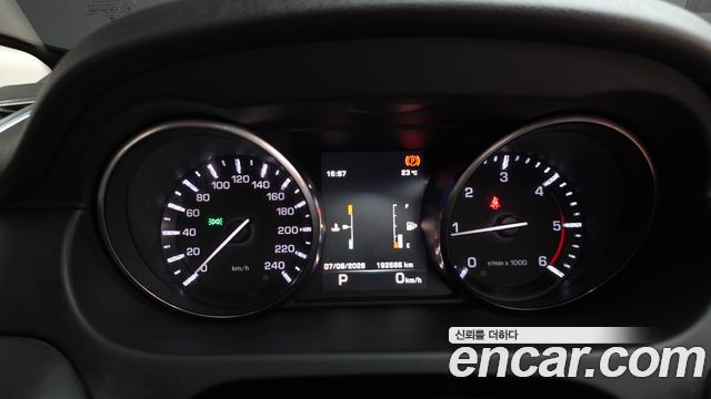 Land Rover Discovery Sport 2.0 TD4 HSE Luxury 2016 — фото 8