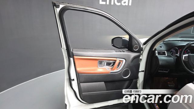 Land Rover Discovery Sport 2.0 TD4 HSE Luxury 2016 — фото 24