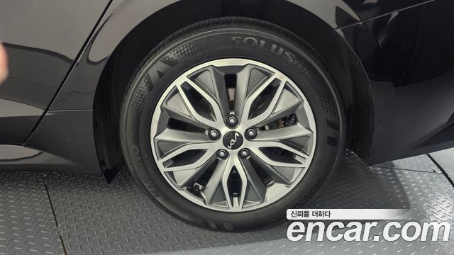 Kia K5 Hybrid (III) Prestige 2022 — фото 21