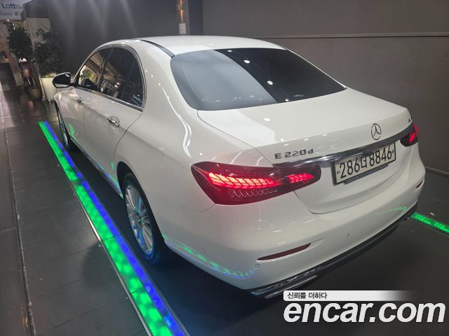 Mercedes-Benz E-Class (W213) E220d 4MATIC Exclusive 2021 — фото 2