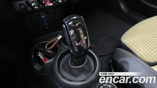 MINI Cooper 5Door Resolute Edition 3rd Gen 2023 — фото 9