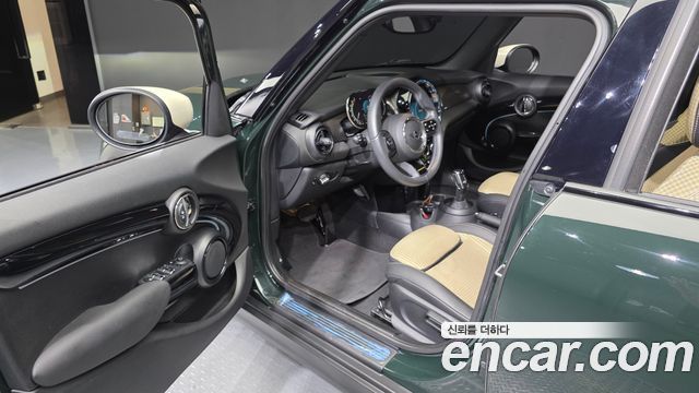 MINI Cooper 5Door Resolute Edition 3rd Gen 2023 — фото 10